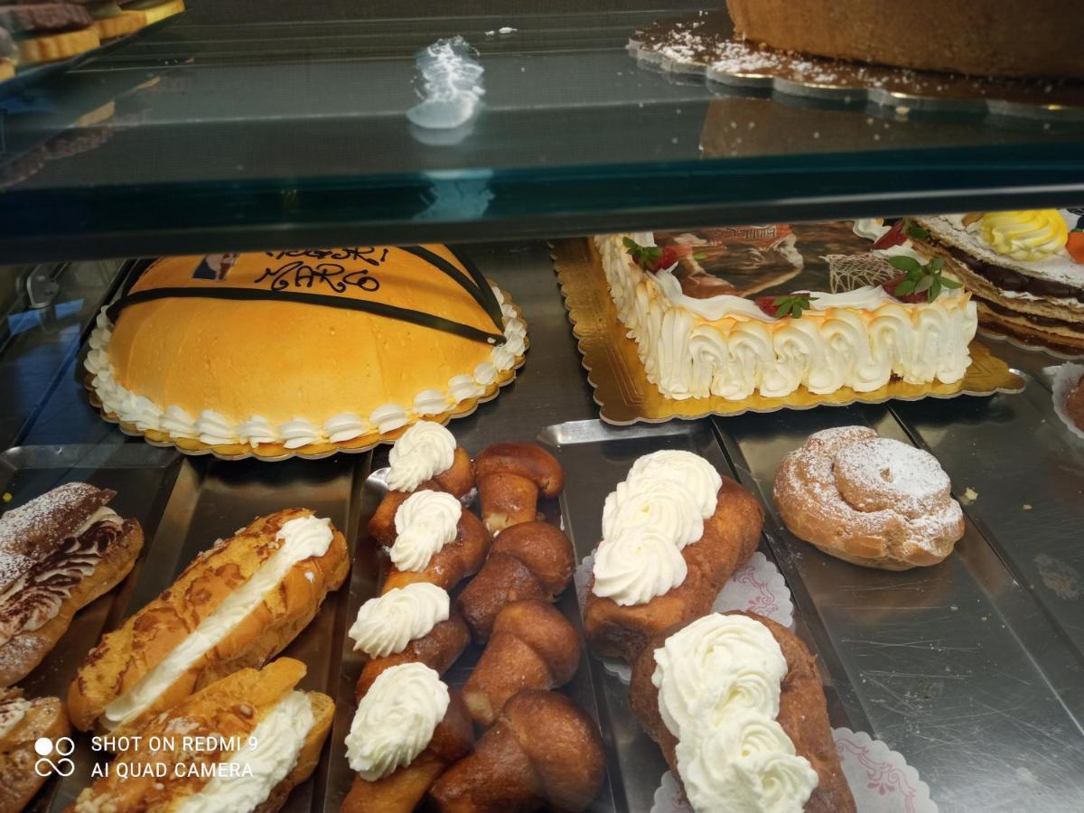 Alojamento de Acomodação e Pequeno-almoço Golden Trani